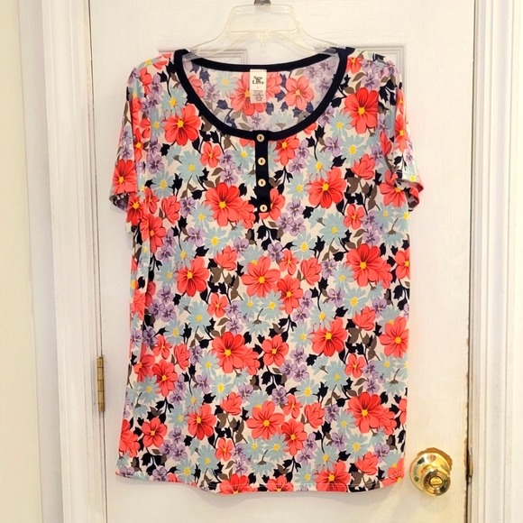 Sew In Love NWOT Floral Henley Top Large - Picture 2 of 9